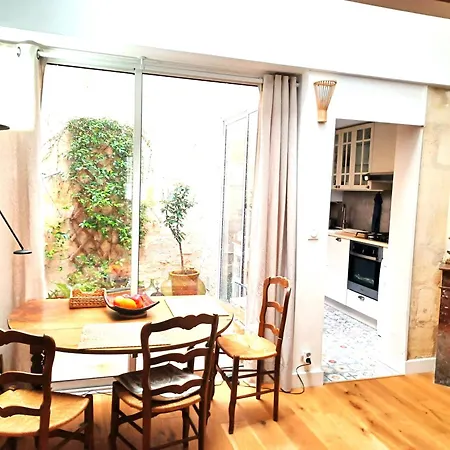 Holiday home L'echoppe Sur La Place Bordeaux