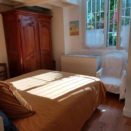 Prázdninový dům L'echoppe Sur La Place Bordeaux